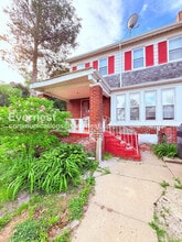Building Photo - 2047 Seward Ave