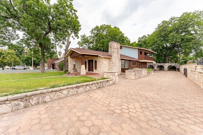 Building Photo - 605 Griner St