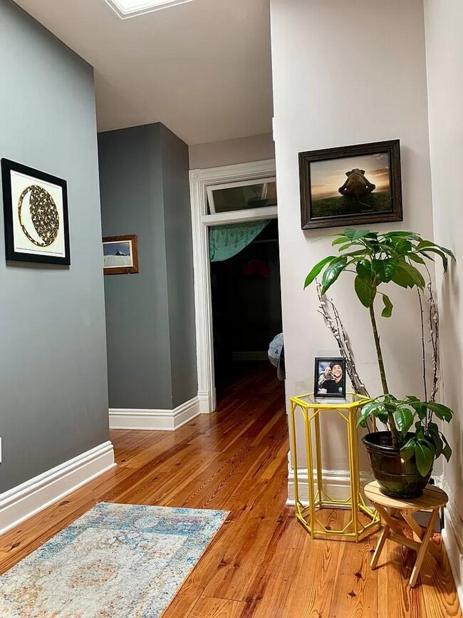 Foto del edificio - 2223 Parkwood Ave