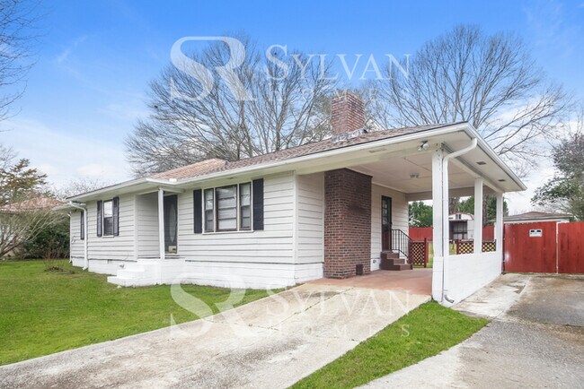 Building Photo - Your dream home awaits.