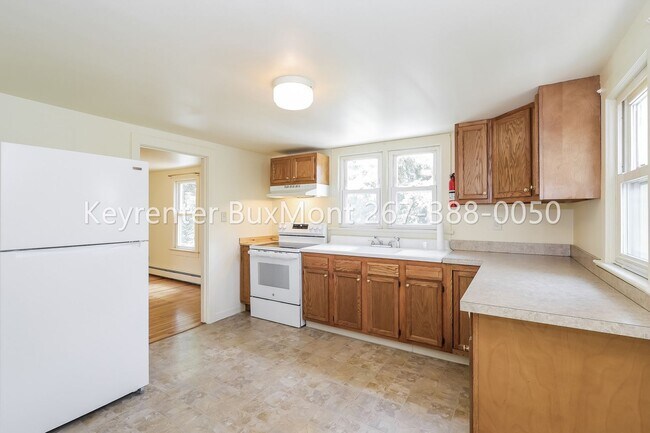 Foto del edificio - Charming 3-Bedroom, 2-Bath Home with Large Yard and Detached 2-Car Garage