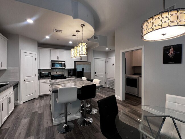 Foto del edificio - 2 Bed 2 Bath Furnished Condo Tempe Resort-...
