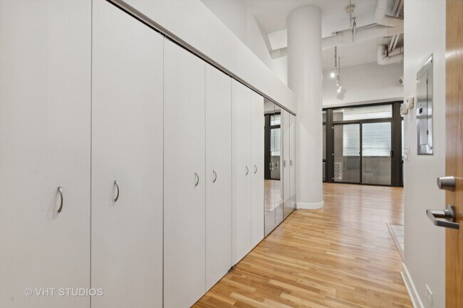 Foto del edificio - 211 E Ohio St