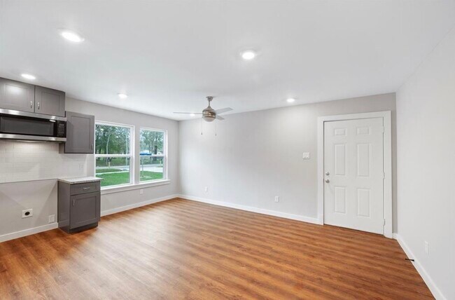 Building Photo - 6617 Bacher St