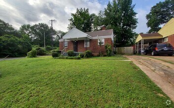 Building Photo - 2031 Quinn Ave