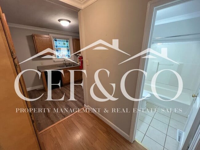 Building Photo - Charming 2-Bedroom, 1-Bathroom Home Availa...