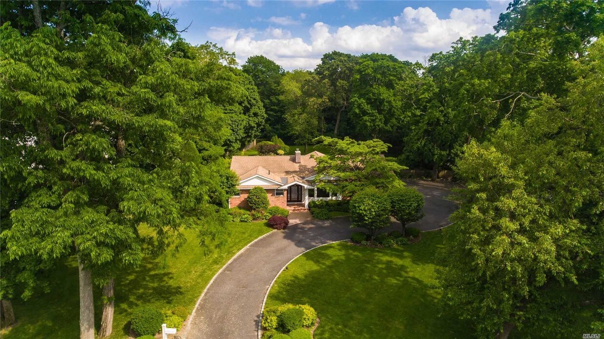 Primary Photo - 1 Luckenbach Ln
