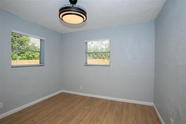 Foto del edificio - 1135 NW 6th Ave