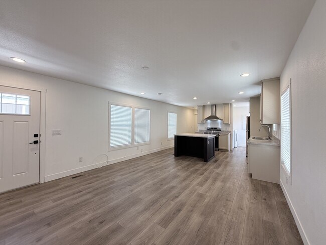 Foto del edificio - 2060 N Center St