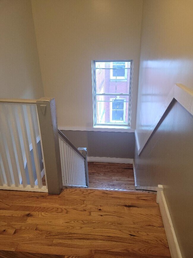 Foto del edificio - 1305 E 71st Pl