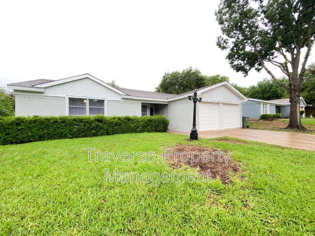 Building Photo - 5504 Pineridge Dr