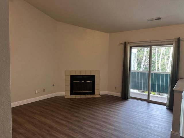 living room - 999 Porter Ave