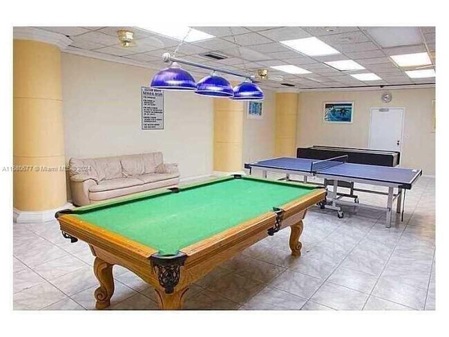 Foto del edificio - 3725 S Ocean Dr