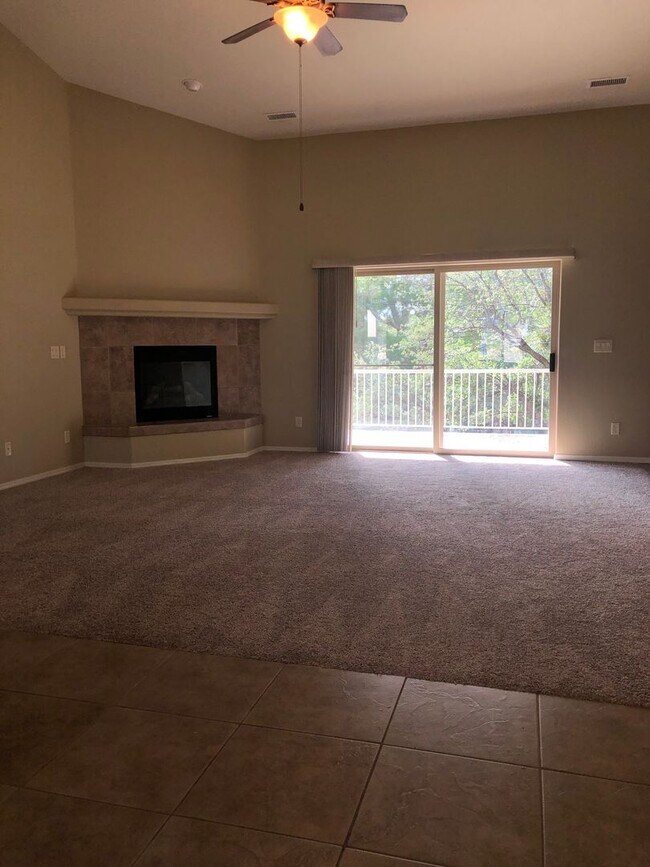 Foto del edificio - Four Bedroom Home w/3 Car Garage in Prescott