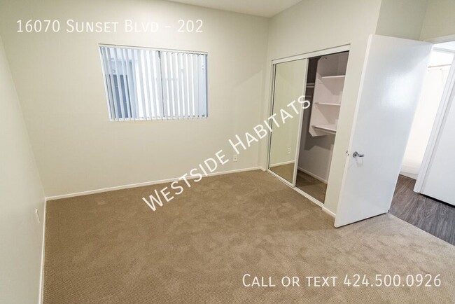 Building Photo - 16070 W Sunset Blvd