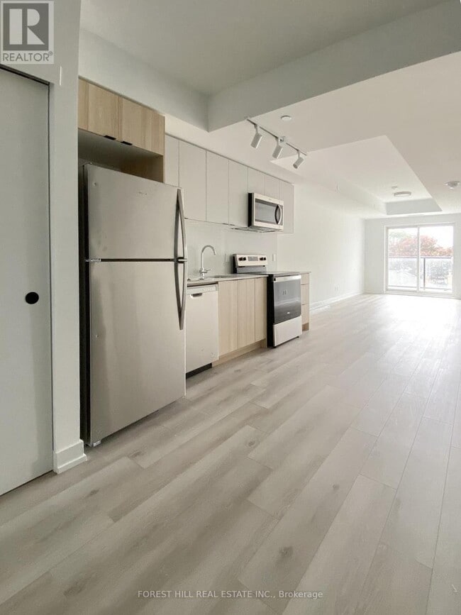 Photo du bâtiment - 2000-2000 Bathurst St