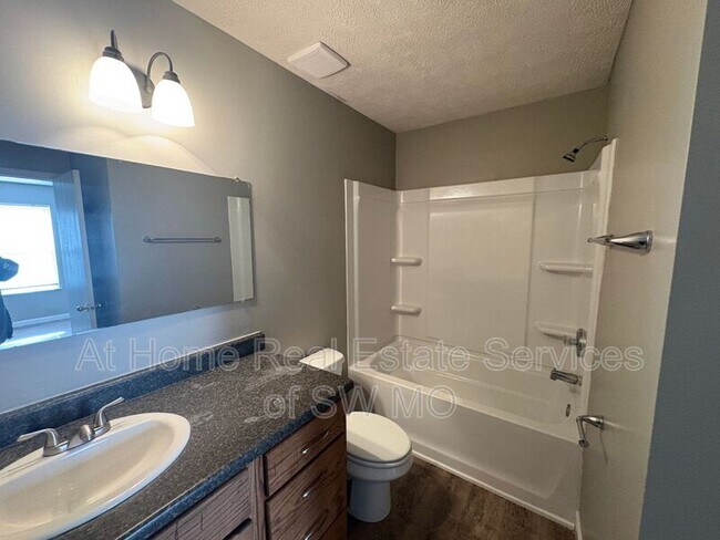 Foto del edificio - 3128 W College St