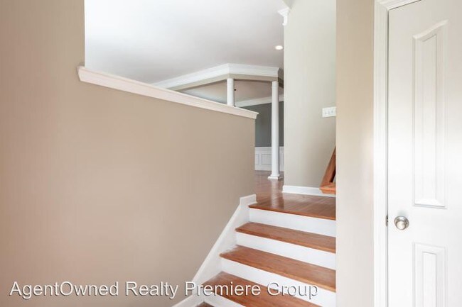 Building Photo - 4 br, 3.5 bath House - 1504 Gator Track