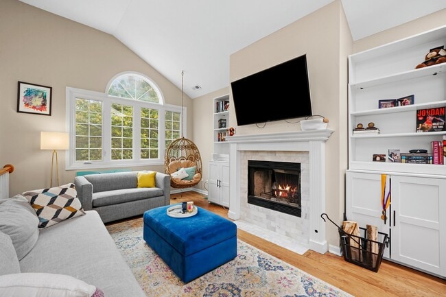 Foto del edificio - 1028 N Wolcott Ave