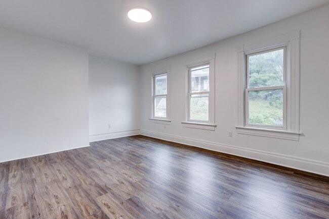 Building Photo - 2641 S 18th St