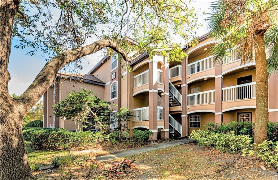 Foto principal - 13838 Fairway Island Dr