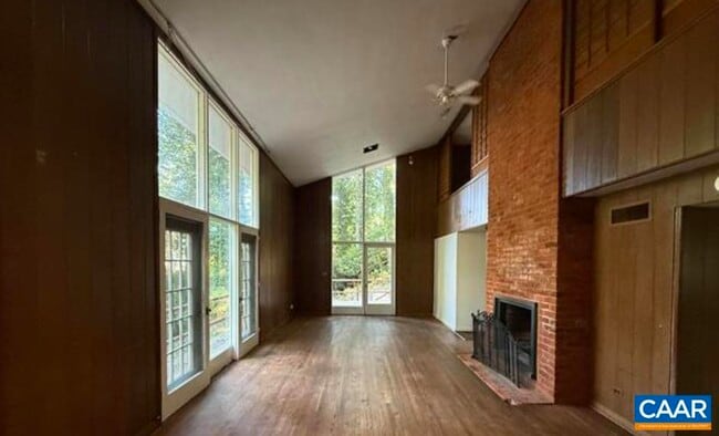 Building Photo - 536 Valley Rd