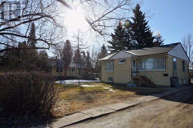 Building Photo - 9925-9106 106 Ave