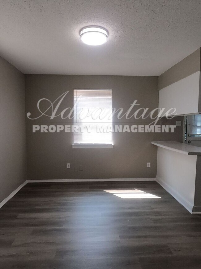 Building Photo - Schedule today to see this Parkway Village...