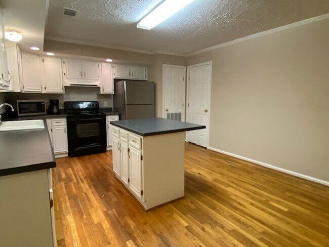 Building Photo - Creekside Cape Cod