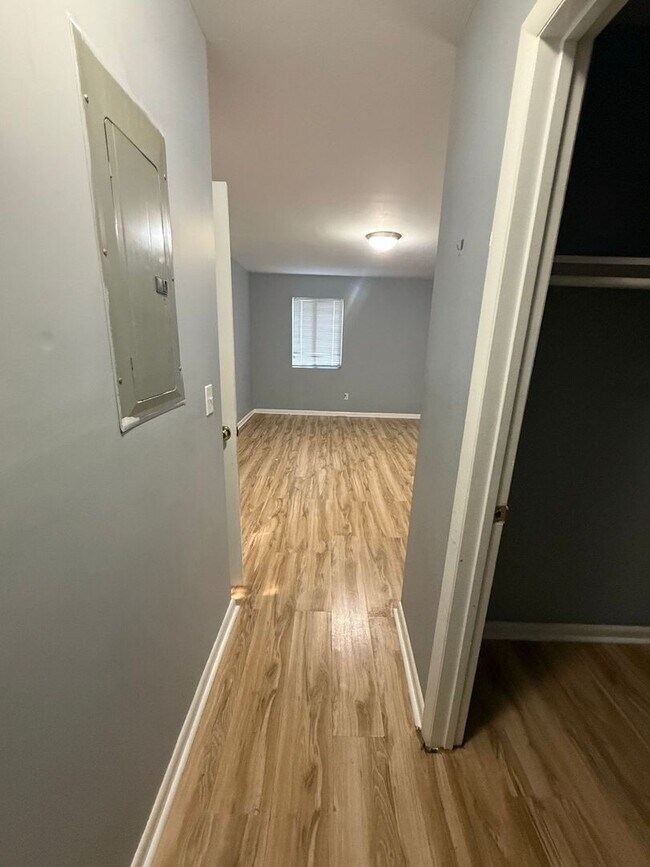 Foto del edificio - 1208 Bush River Rd