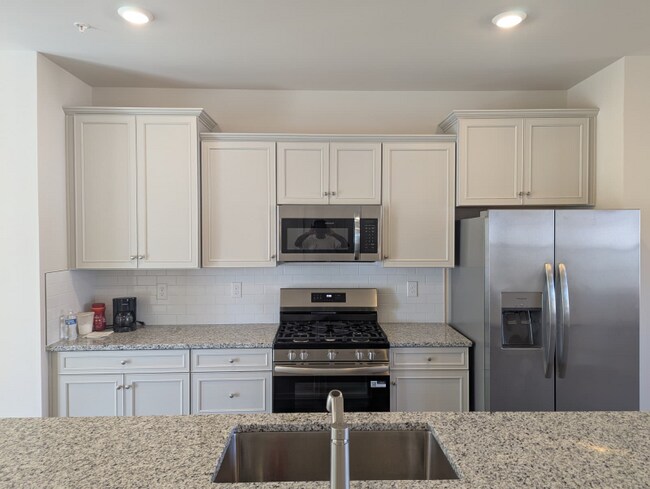 Building Photo - 2290 Marcy Dr