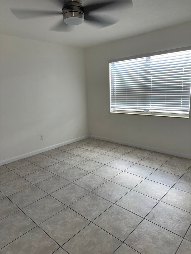 Building Photo - 4759 Myrtle Dr