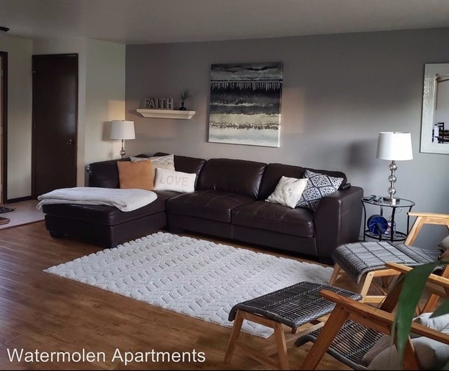 Building Photo - 480 Robert Ln