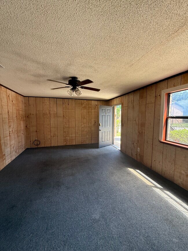 Building Photo - Oak Ridge Apartment