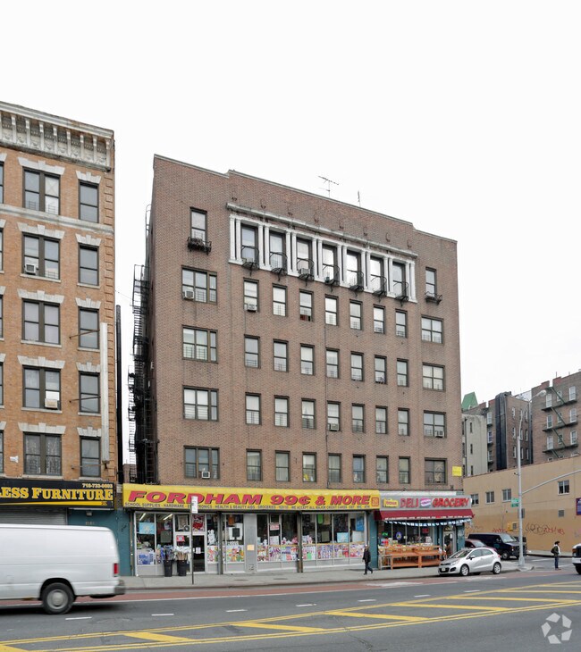 Foto del edificio - 384 E 193rd St