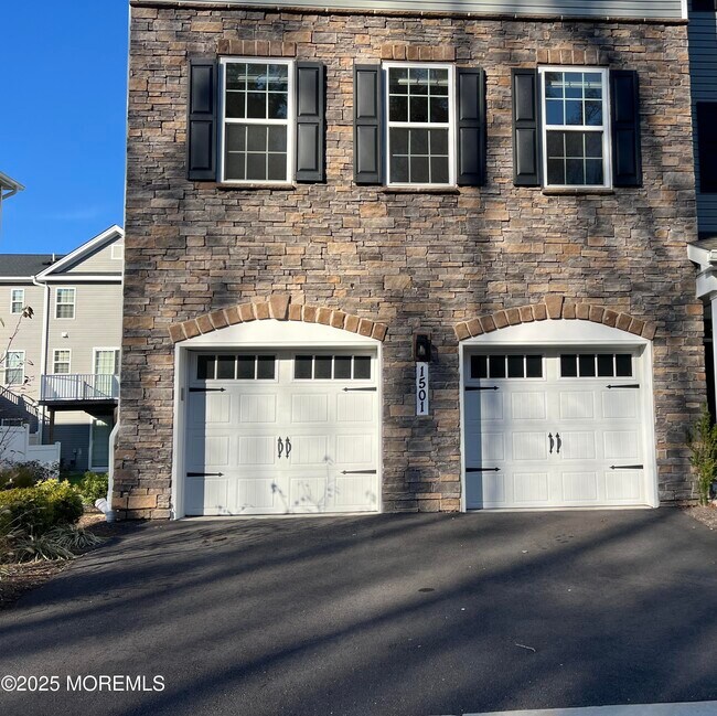 Foto del edificio - 1501 Arose Ln