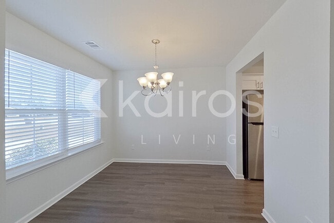 Foto del edificio - 203 Redwood Ct