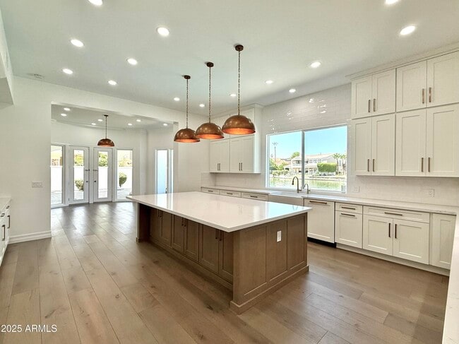 Building Photo - 1523 E Treasure Cove Dr