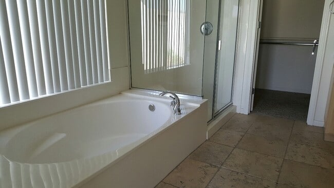 Building Photo - Beautiful 3 Bedroom home