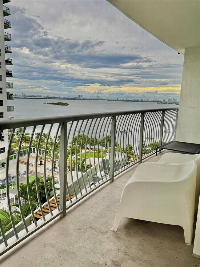 Foto del edificio - 1750 N Bayshore Dr
