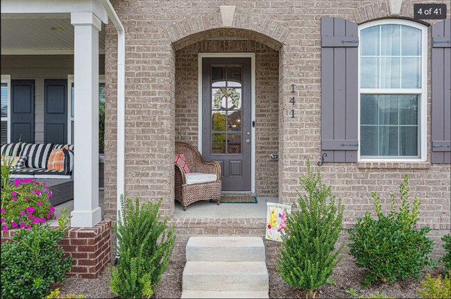 Foto del edificio - 141 Saddle Wood Ln