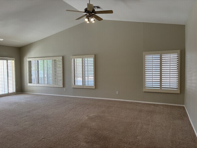 Foto del edificio - 15011 W Verde Ln