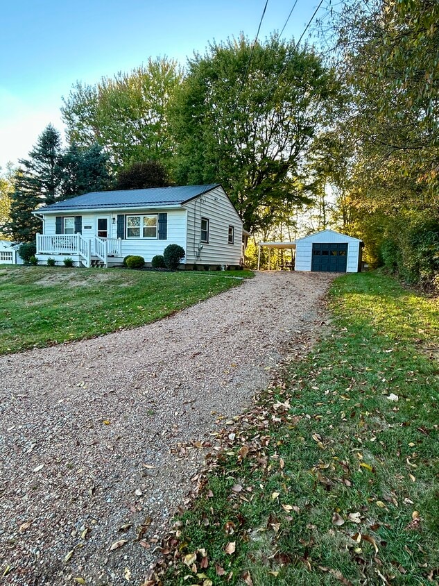Foto principal - 7907 Elmhurst Ave NW
