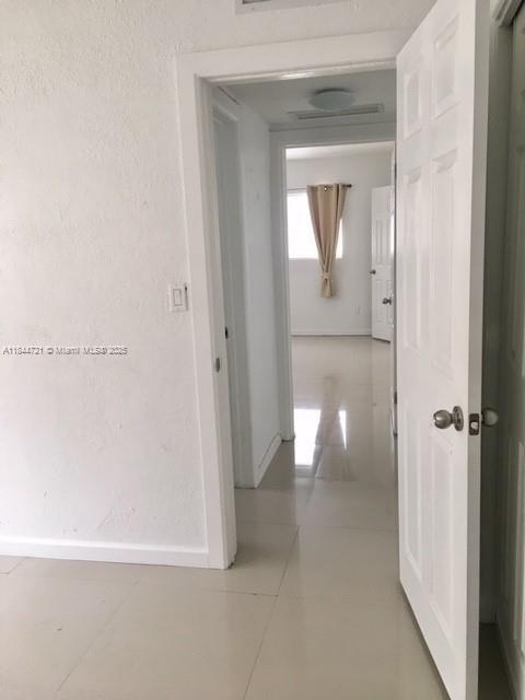 Foto del edificio - 8035 Crespi Blvd