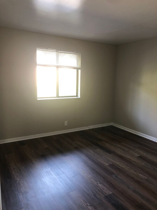 Building Photo - Walk to Vandy and Hillsboro Village, 1 Bed...