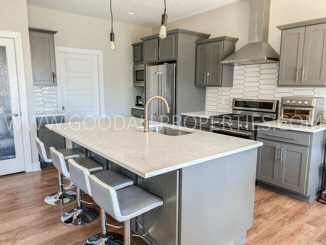 Foto del edificio - Modern 4 bedroom ranch in Waukee on a corner lot!