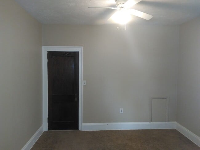 Building Photo - 1297 Warren Rd