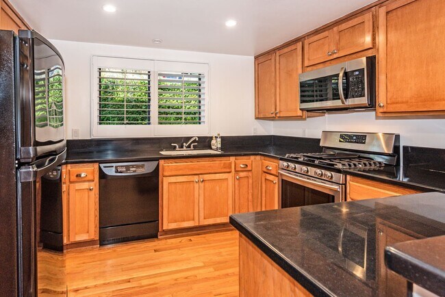 Building Photo - Spacious 3BD/2.5BA Mesa Townhome! (Walking...