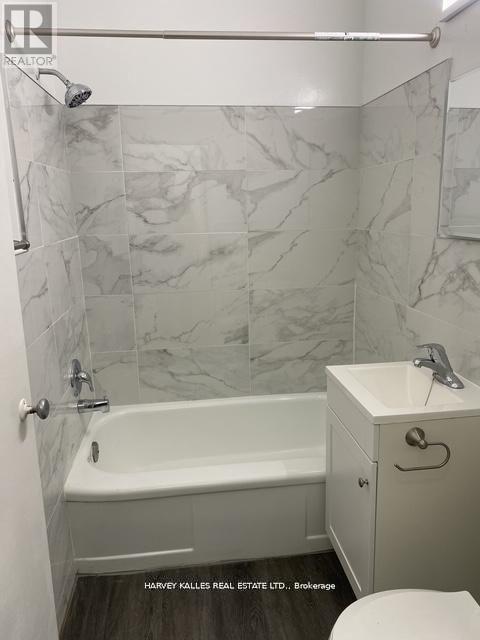 Photo du bâtiment - 1582 Bathurst St