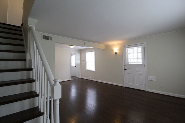 Foto del edificio - May FREE On This 2 Bedroom Duplex in North Kansas City